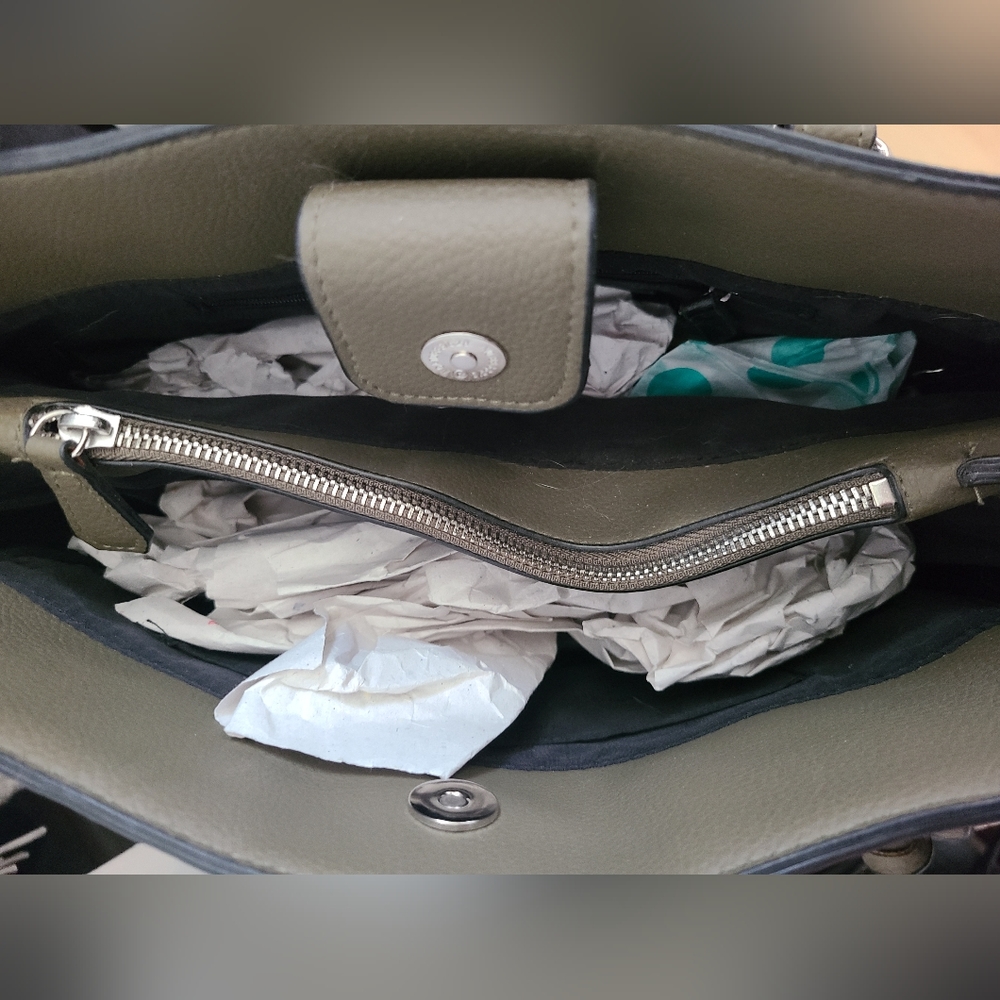 Kenneth Cole Reaction olive purse - Picture 3 of 4